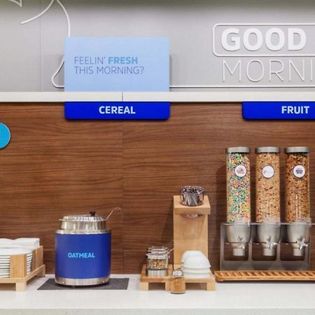 Holiday Inn Express - Alliance By Ihg Exteriör bild