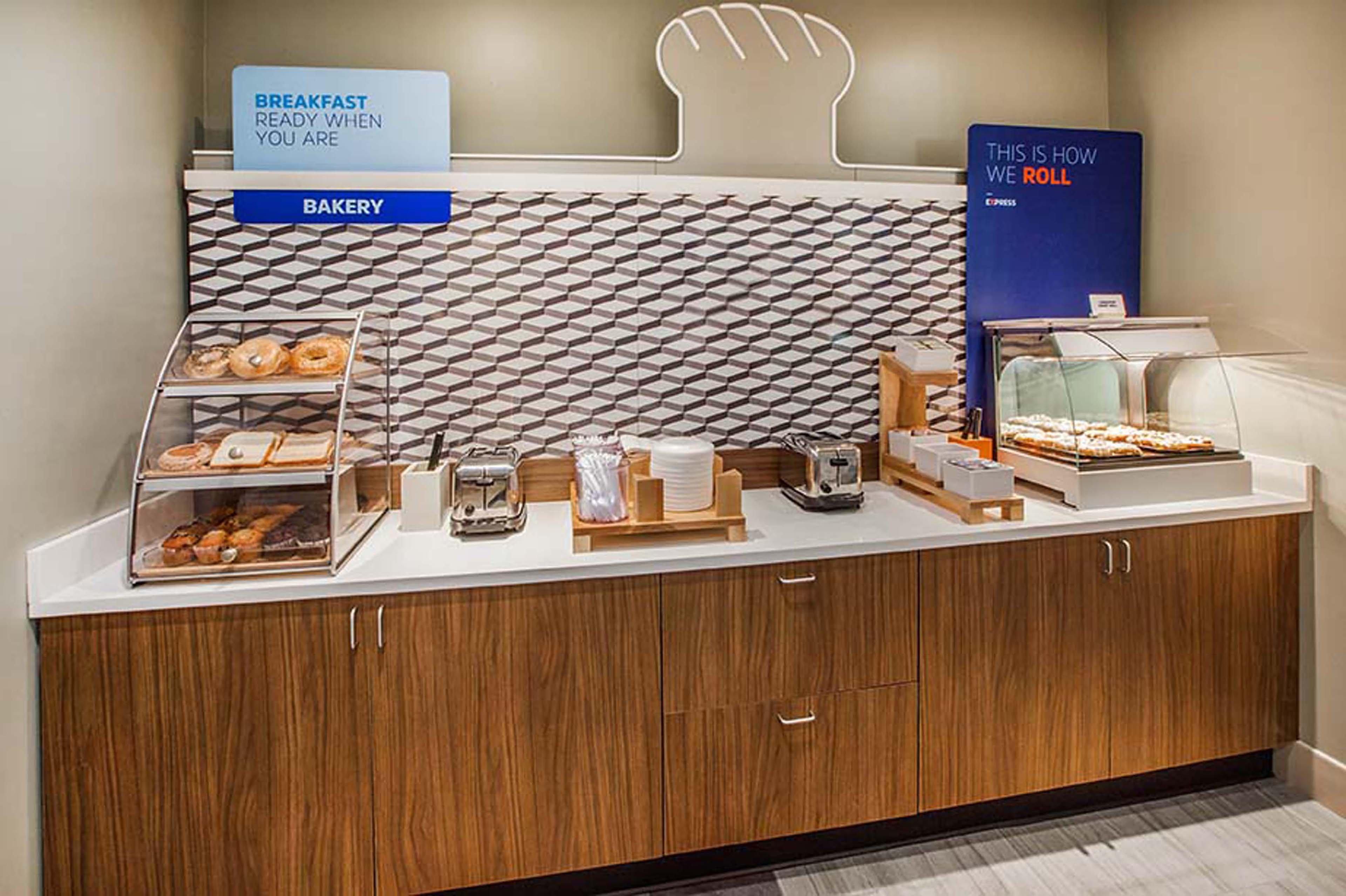 Holiday Inn Express - Alliance By Ihg Exteriör bild