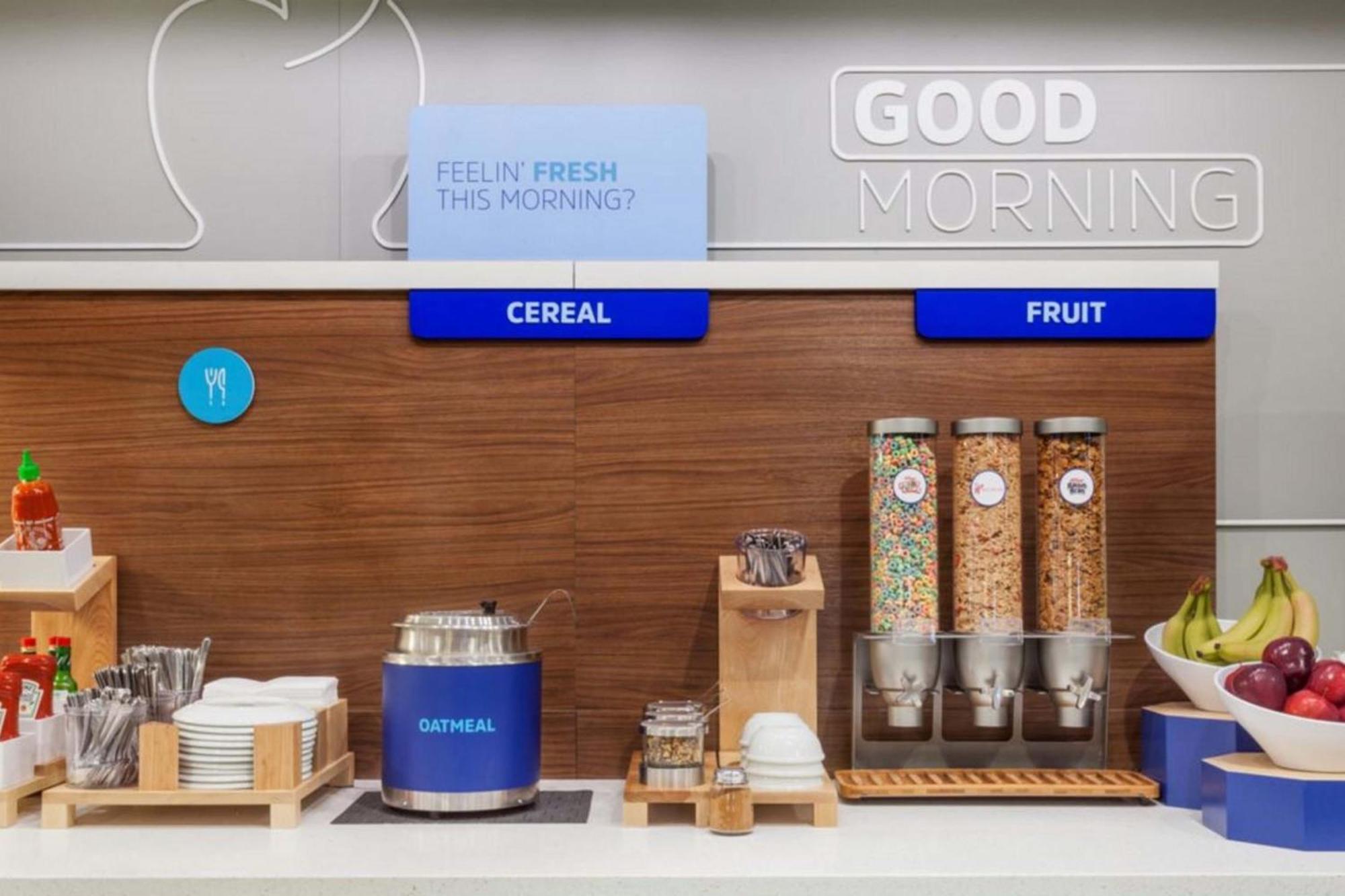 Holiday Inn Express - Alliance By Ihg Exteriör bild